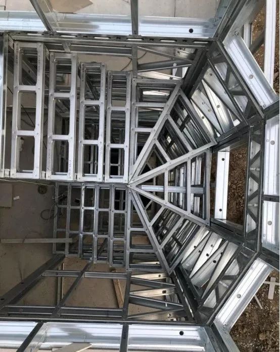 輕鋼龍骨有幾種顏色?它們有什么區別?(圖1) 睿婕輕鋼別墅