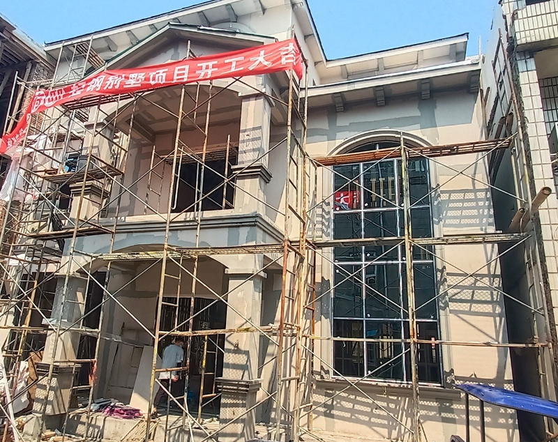 重鋼別墅屋頂可以用輕鋼嗎？