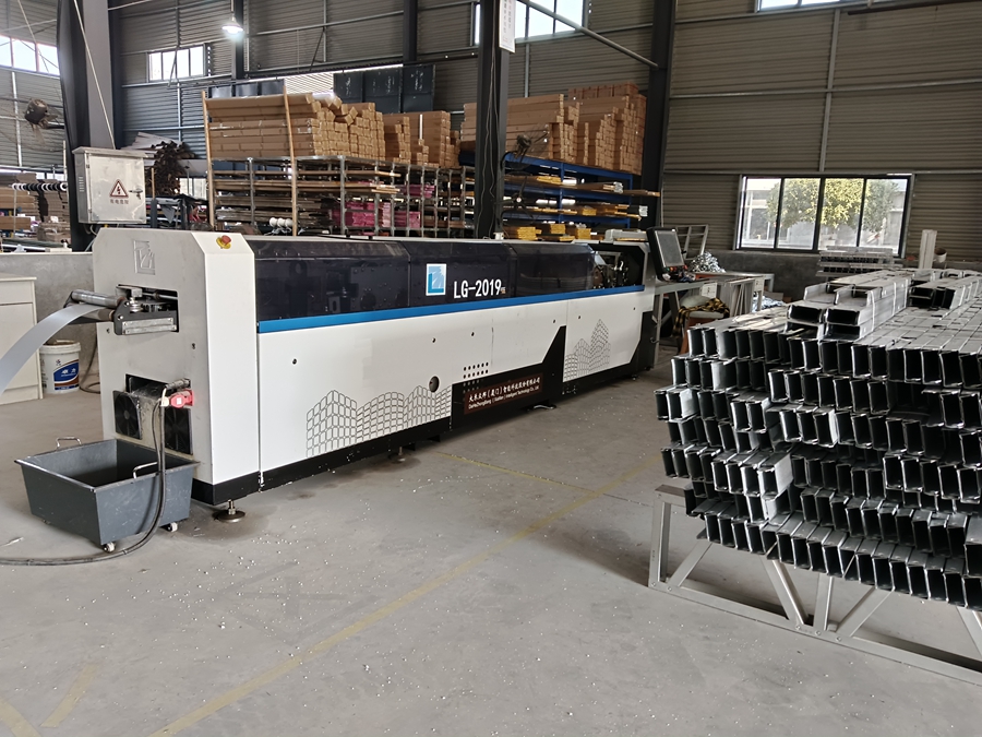 輕鋼龍骨別墅生產(chǎn)設(shè)備有哪些品牌？