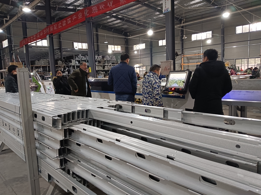 歡迎迪拜合作伙伴到睿婕輕鋼別墅工廠考察,此刻我們將進入中東市場！