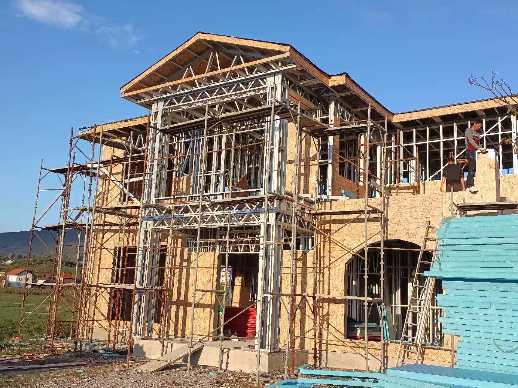 正在搭建中的輕鋼別墅 正在搭建中的輕鋼別墅